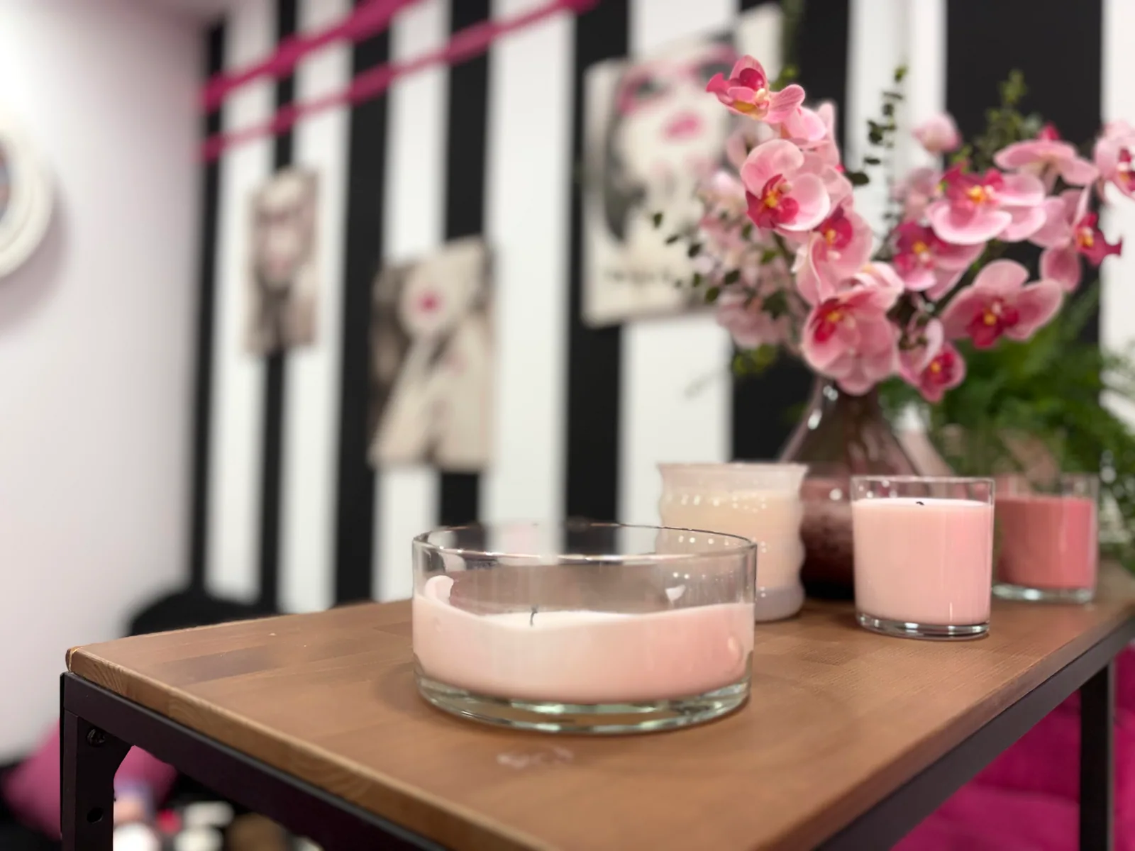 Velas rosas y orquideas en Boulevard Nails