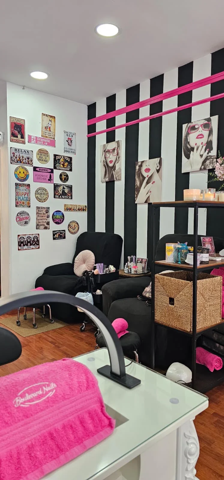 Interior de Boulevard Nails, salón de manicura en Villanueva de la Cañada